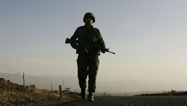 Турецкий солдат на границе - Sputnik Армения