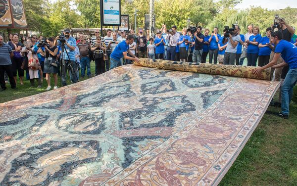 Открытие мозаичного ковра Вишапагорг в центре Ереване - Sputnik Армения