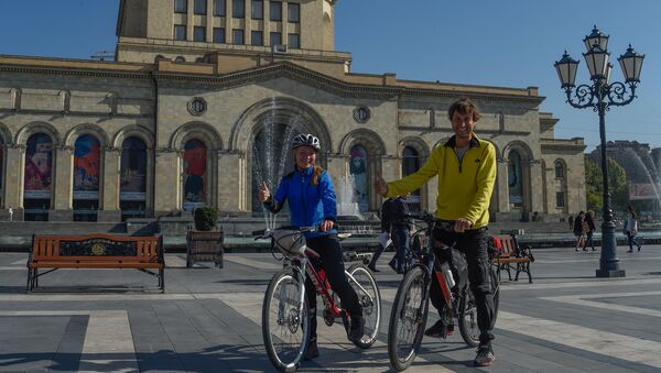 Велосипедисты из России Павел и Надежда путешествуют по Закавказью - Sputnik Армения