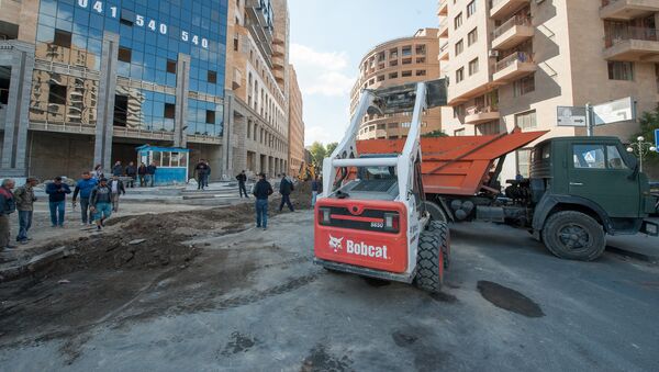 Улица Теряна закрыта из-за строящейся под ней парковки - Sputnik Армения