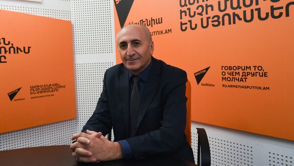 Атом Маргарян в гостях у радио Sputnik Армения - Sputnik Արմենիա