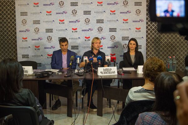 Фигурист Евгений Плющенко дает пресс-конференцию в Ереване Фигурист Евгений Плющенко дает пресс-конференцию в Ереване - Sputnik Արմենիա