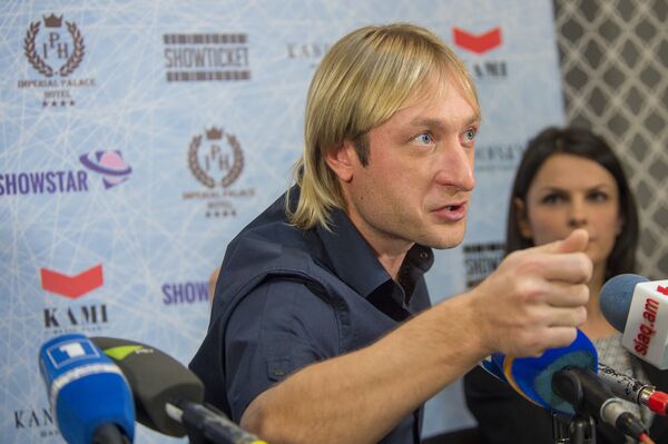 Фигурист Евгений Плющенко на пресс-конференции в Ереване Фигурист Евгений Плющенко на пресс-конференции в Ереване - Sputnik Արմենիա