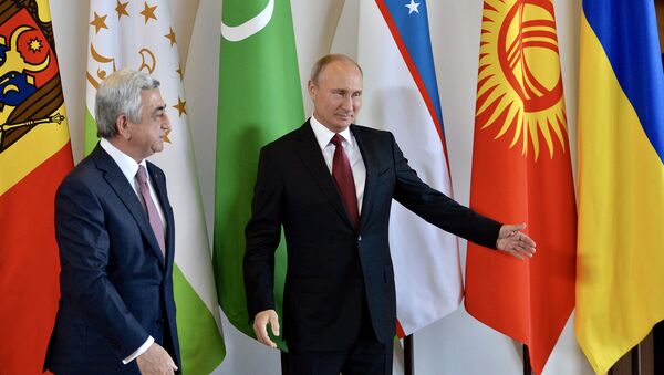 Владимир Путин и Серж Саргсян на заседании Совета глав государств СНГ - Sputnik Армения