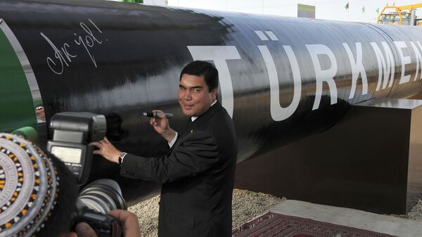 Президент Туркмении Гурбангулы Бердымухамедов у символичной газовой трубы - Sputnik Արմենիա