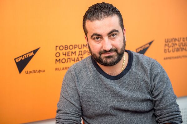 Аза Абрахам в гостях у радио Sputnik Армения Аза Абрахам в гостях у радио Sputnik Армения - Sputnik Армения