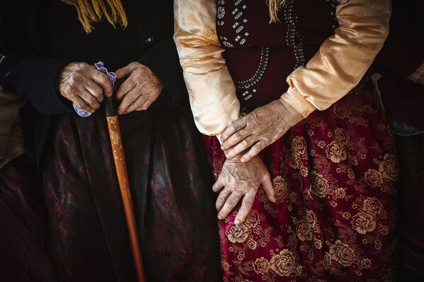 Традиционная одежда духоборцев украшена яркими узорами - Sputnik Армения