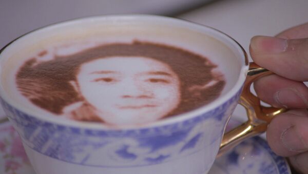 СПУТНИК_Кафе, где посетителям делают кофе с их селфи на молочной пенке - Sputnik Армения