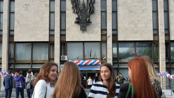 Студенты у здания Московского государственного института международных отношений (МГИМО) - Sputnik Армения