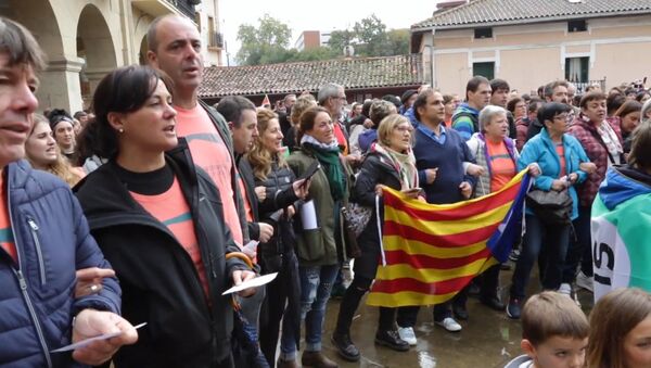 Баски выстроились живой цепью в поддержку референдума в Каталонии - Sputnik Армения