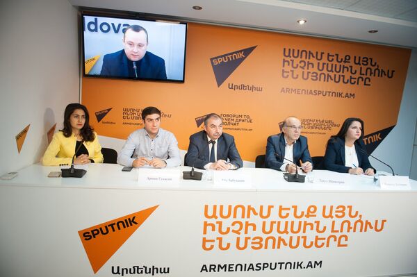 Арман Гукасян, Айк Бабуханян, Татул Манасерян и Цовинар Костанян Арман Гукасян, Айк Бабуханян, Татул Манасерян и Цовинар Костанян - Sputnik Արմենիա
