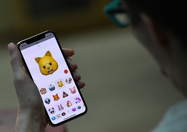 Старт продаж iPhone X начнется в России 3 ноября Старт продаж iPhone X начнется в России 3 ноября - Sputnik Армения