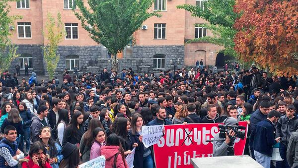Студенты протестуют против решения о прекращении отсрочки - Sputnik Արմենիա