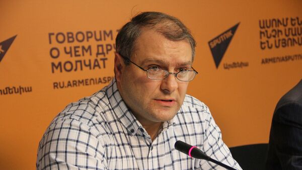 Руководитель центра политических исследований фонда Нораванк Карен Веранян - Sputnik Արմենիա