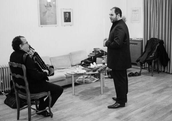 Անվանի ֆրանսիացի կոմպոզիտոր և վիրտուոզ ակորդեոնահար Ռիշար Գալիանոն անցած հանգստյան օրերին երկու համերգ տվեց Հայաստանում` “Mezzo”-ում և Հայաստանի պետական կամերային նվագախմբի հետ - Sputnik Արմենիա