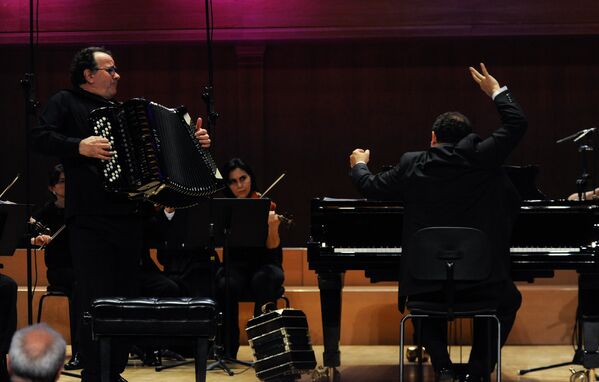 Концерт известного французского аккордеониста Ришара Гальяно совместно с Государственным камерным оркестром Армении - Sputnik Армения