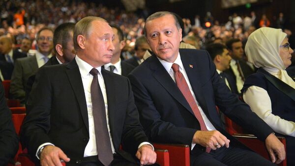 Президенты РФ Владимир Путин и Турции Реджеп Эрдоган перед началом специальной сессии 23-го Мирового энергетического конгресса. - Sputnik Արմենիա