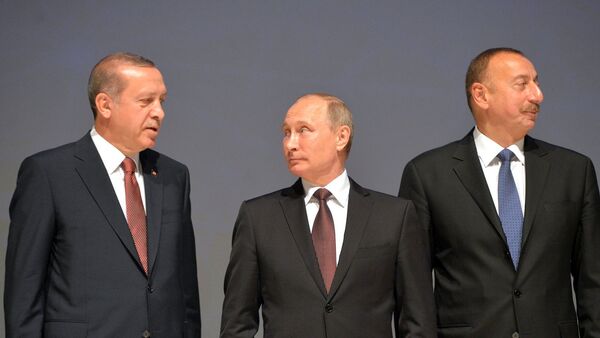 Президенты РФ Владимир Путин, Турции Реджеп Эрдоган и Азербайджана Ильхам Алиев перед началом специальной сессии 23-го Мирового энергетического конгресса. - Sputnik Արմենիա