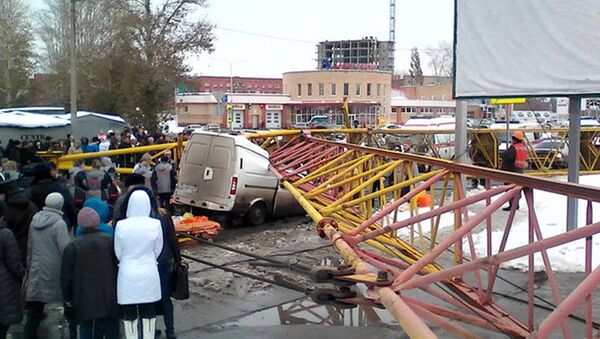 Падение башенного крана в Омске - Sputnik Արմենիա