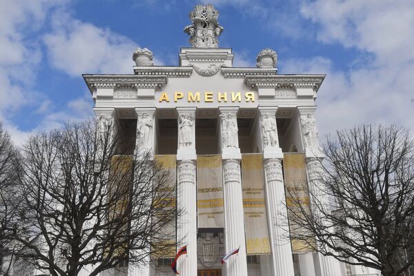 Посольство Армении на ВДНХ: как Сафарян из Шуши строил города, а не бездушные коробки Посольство Армении на ВДНХ: как Сафарян из Шуши строил города, а не бездушные коробки - Sputnik Армения