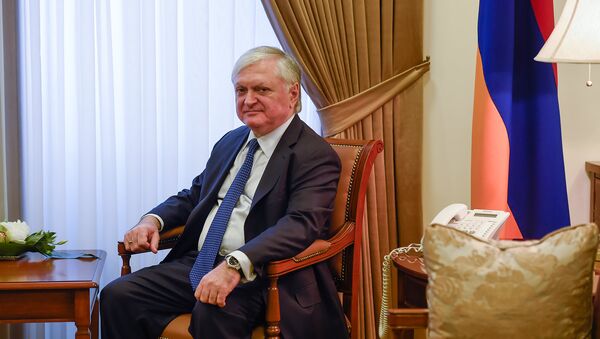 МИД Армении Эдвард Налбандян во время встречи с Сергеем Лавровым - Sputnik Արմենիա