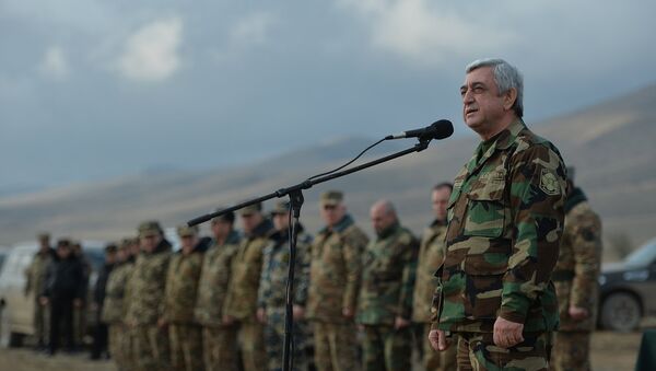 Президент Серж Саргсян посетил военные учения в Арцахе - Sputnik Արմենիա