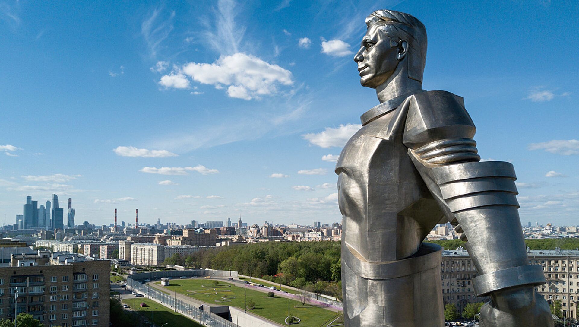 Памятник Ю.А. Гагарину на Ленинском проспекте  - Sputnik Армения, 1920, 09.04.2021