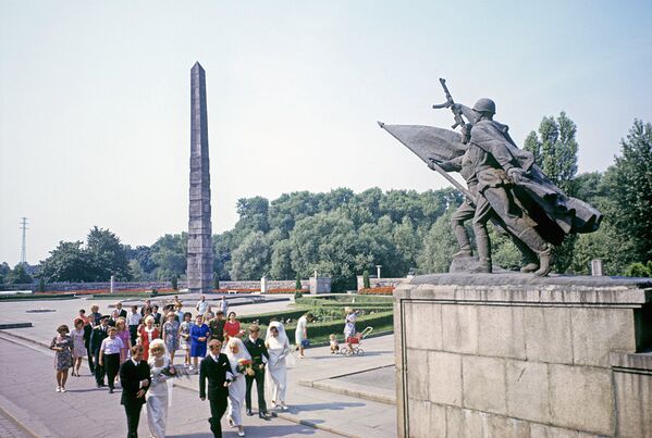 Памятник 1200 гвардейцам Памятник 1200 гвардейцам - Sputnik Армения