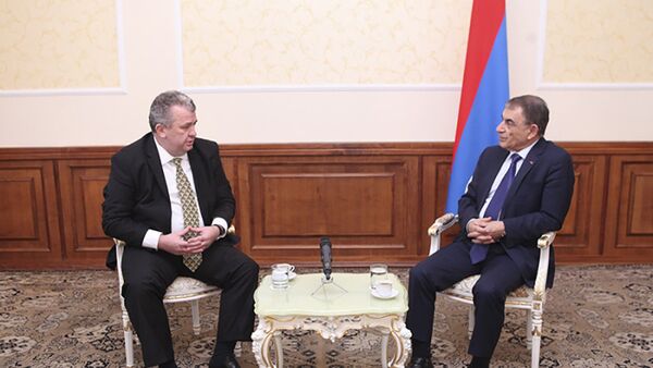 Спикер парламента Армении Ара Баблоян и посол Румынии в Армении Сорин Василе - Sputnik Армения