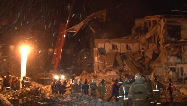 Спутник_Спасатели под завалами искали выживших на месте взрыва дома под Хабаровском - Sputnik Արմենիա