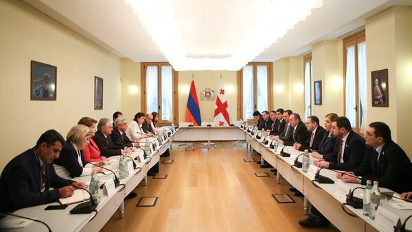 Встреча армянской и грузинской делегаций в расширенном составе в президентском дворце в Тбилиси - Sputnik Армения
