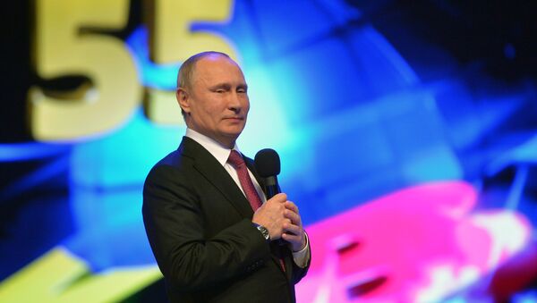 Президент РФ В. Путин на юбилейной игре КВН в Москве - Sputnik Արմենիա