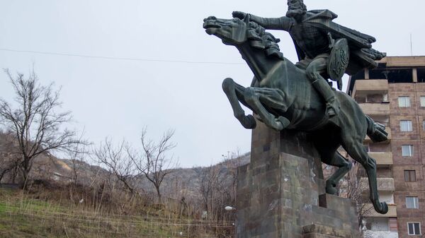 Դավիթ Բեկի արձանը Կապանում - Sputnik Արմենիա