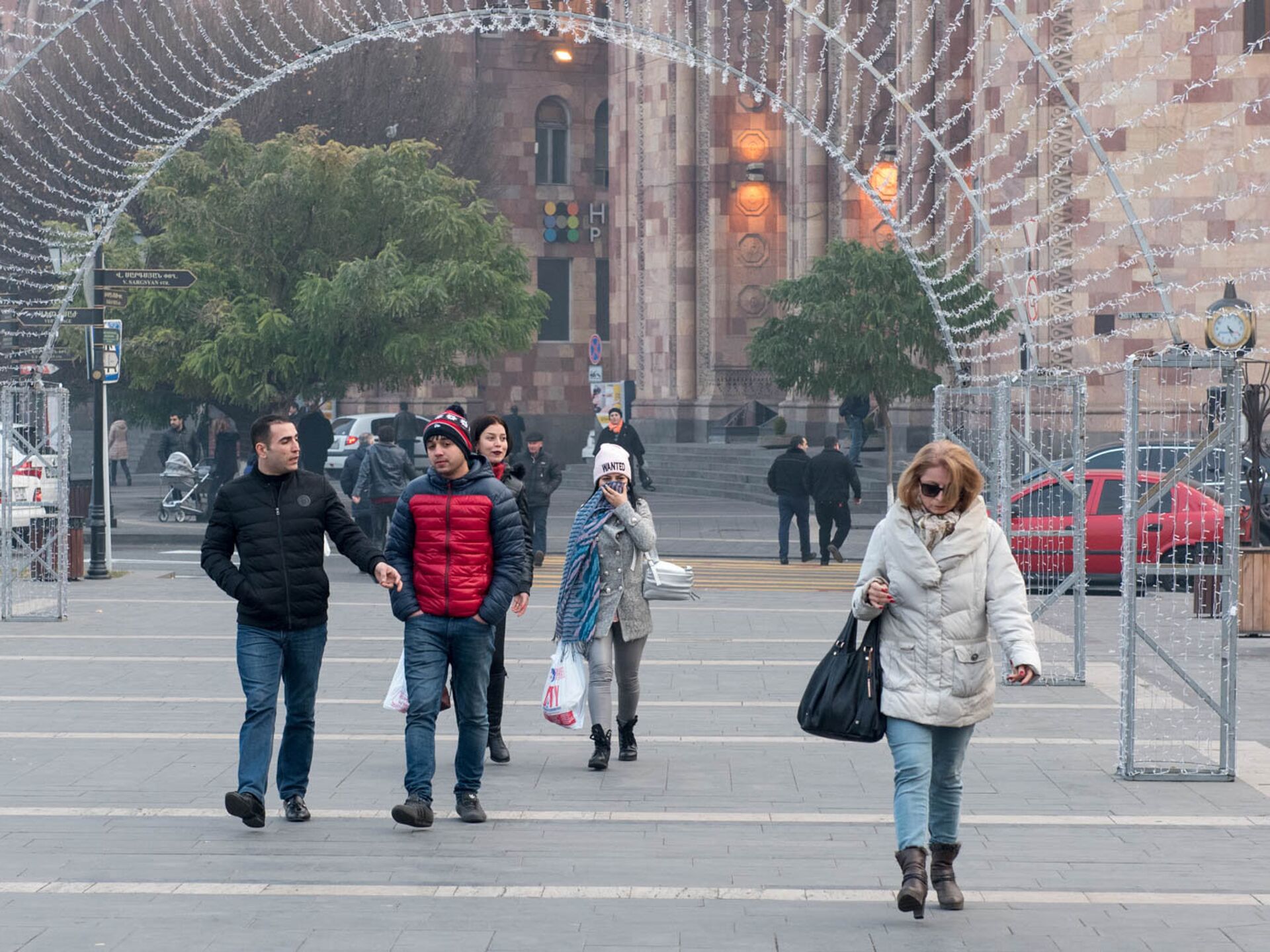 Погода в армянском. Ереван дождь. Ереван зима. Ереван климат. Ереван зимой.