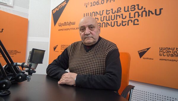 Заведующий кафедрой психологии Академии управления Армении, профессор Рубен Агузумцян - Sputnik Արմենիա